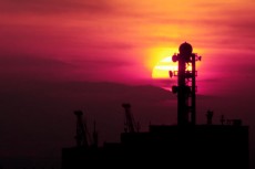 夕陽と鉄塔の写真素材
