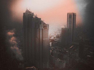 【高解像度】煙が立ち上る不穏な空気の新宿ビル群（3パターン）