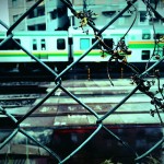 【高解像度】フェンス越しの湘南新宿ライン