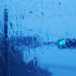 【高解像度】雨に滲む青い信号機（3パターン）