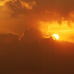 【高解像度】雲間に沈む太陽（2パターン）